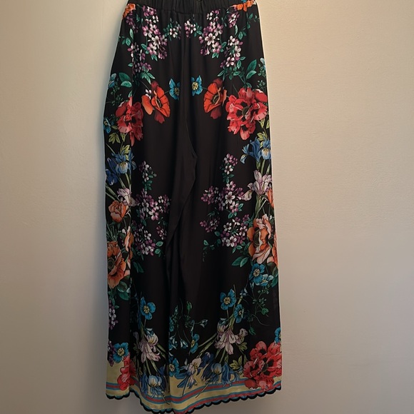 Johnny Was two pc Black Floral silky Set peek shoulder blouse flared pants L - Picture 8 of 10